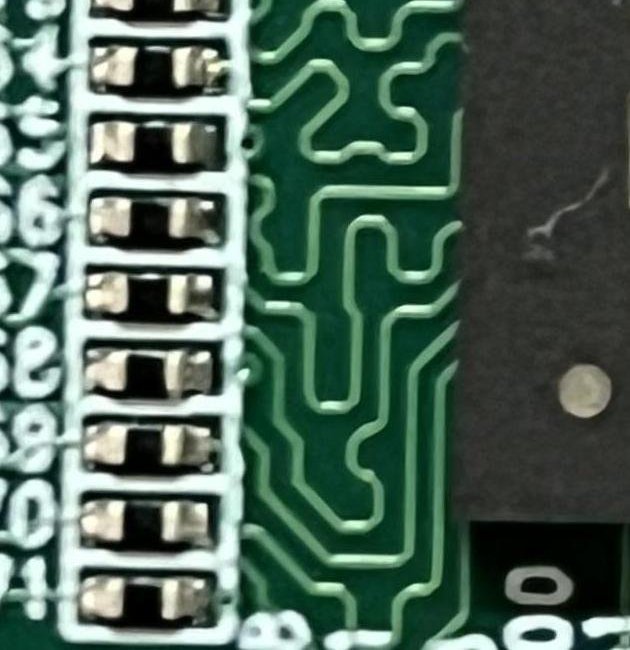 Serpentine length-matching traces between a BGA package and its resistor bank